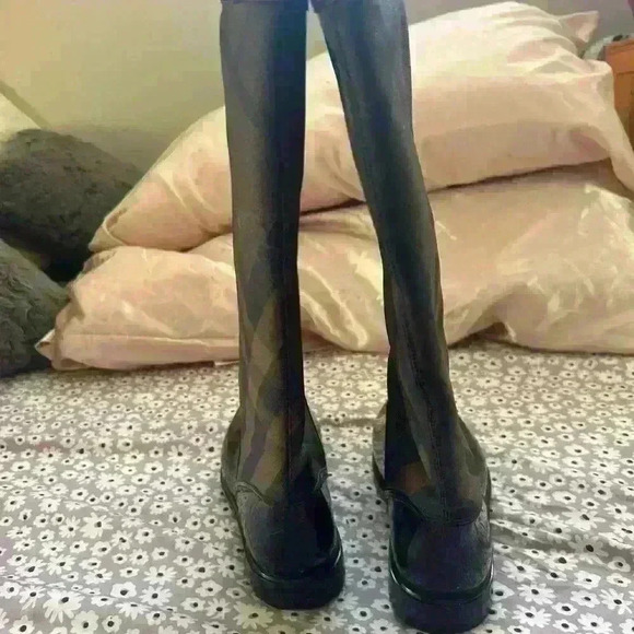 Authentic- see pics these were bought at a luxury secondhand store - Picture 7 of 10